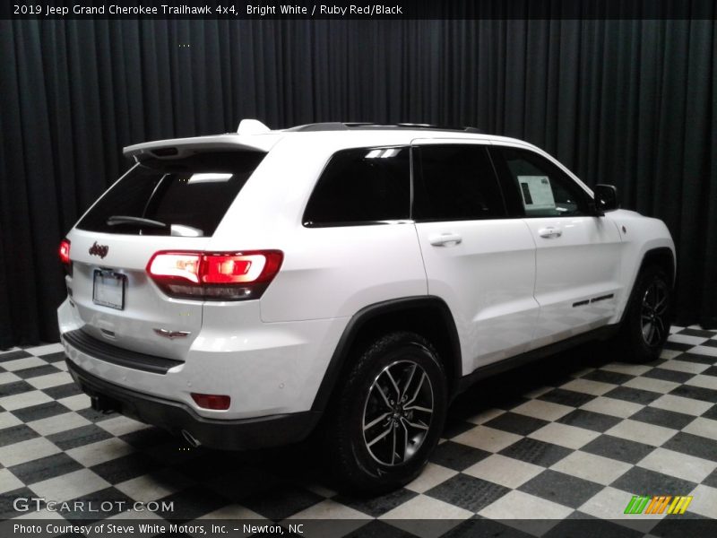 Bright White / Ruby Red/Black 2019 Jeep Grand Cherokee Trailhawk 4x4