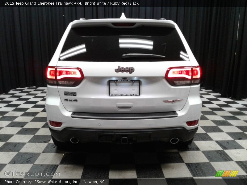 Bright White / Ruby Red/Black 2019 Jeep Grand Cherokee Trailhawk 4x4