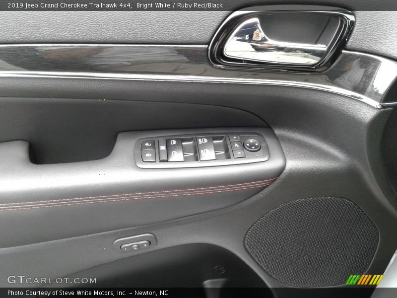 Bright White / Ruby Red/Black 2019 Jeep Grand Cherokee Trailhawk 4x4