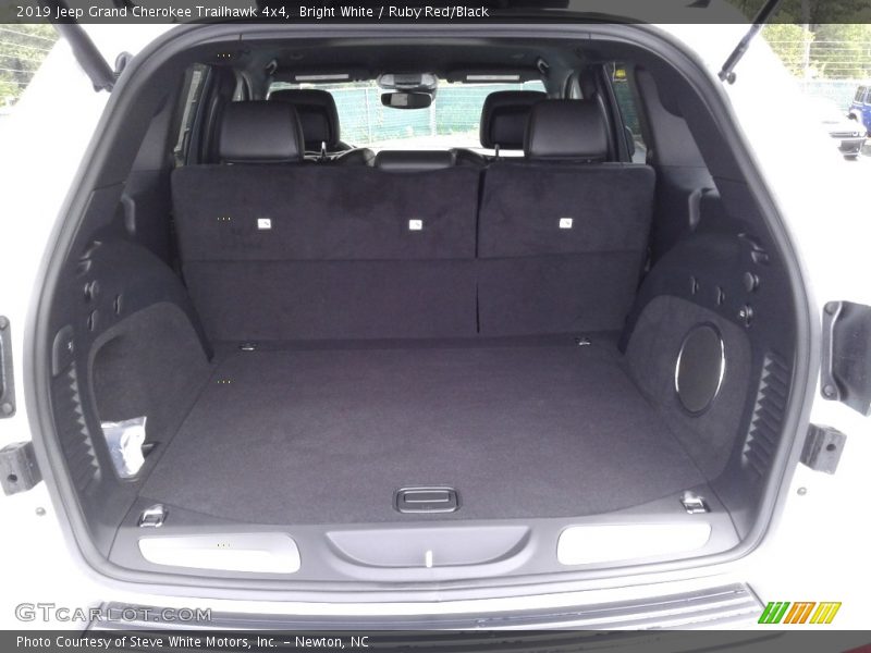  2019 Grand Cherokee Trailhawk 4x4 Trunk