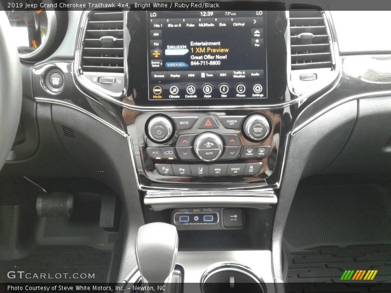 Controls of 2019 Grand Cherokee Trailhawk 4x4