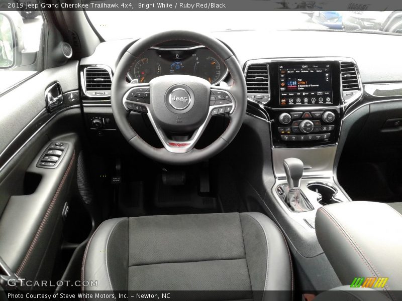 Bright White / Ruby Red/Black 2019 Jeep Grand Cherokee Trailhawk 4x4