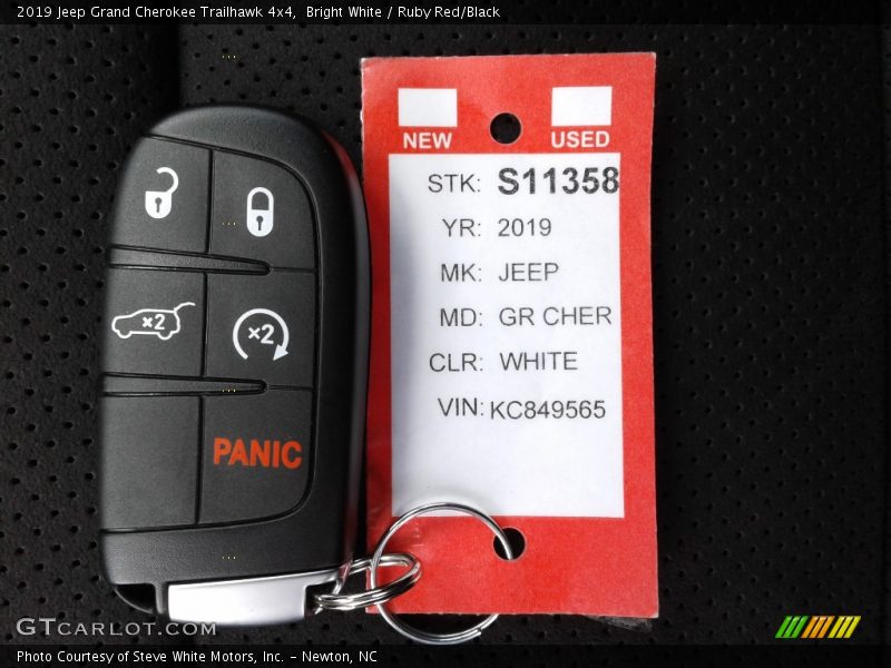 Bright White / Ruby Red/Black 2019 Jeep Grand Cherokee Trailhawk 4x4