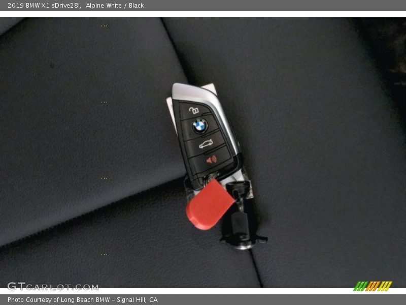 Alpine White / Black 2019 BMW X1 sDrive28i