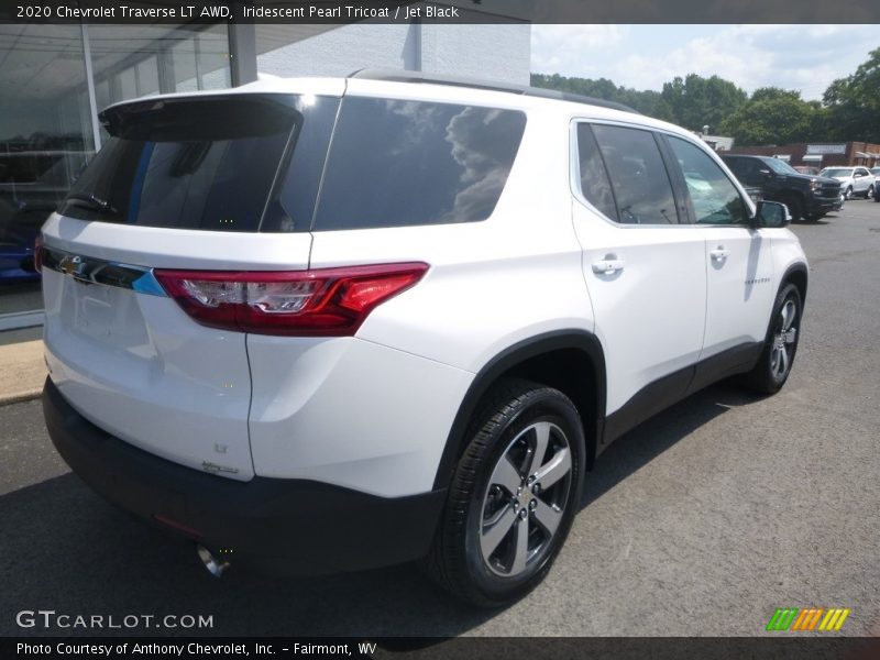 Iridescent Pearl Tricoat / Jet Black 2020 Chevrolet Traverse LT AWD