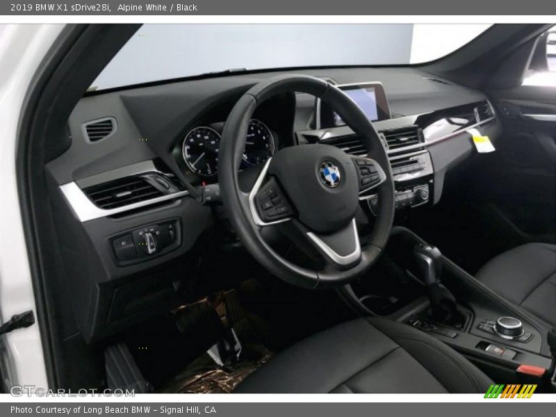 Alpine White / Black 2019 BMW X1 sDrive28i