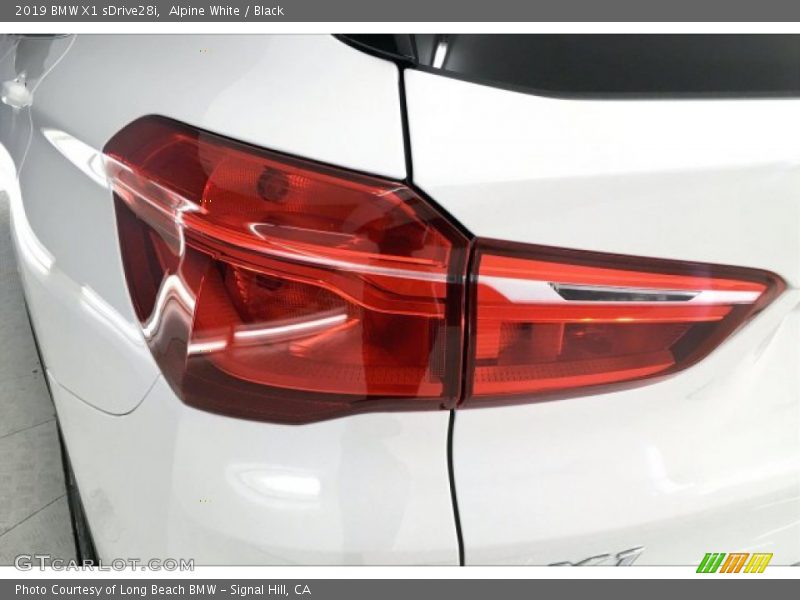 Alpine White / Black 2019 BMW X1 sDrive28i