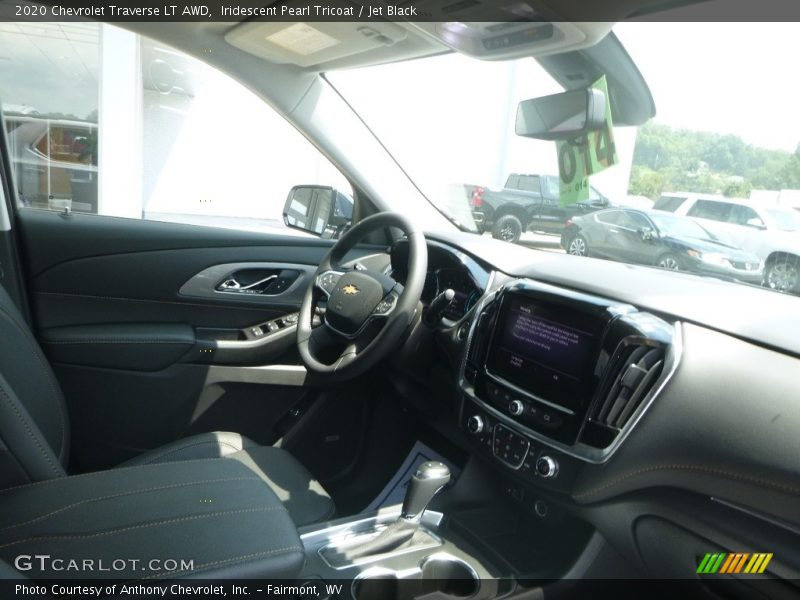Iridescent Pearl Tricoat / Jet Black 2020 Chevrolet Traverse LT AWD