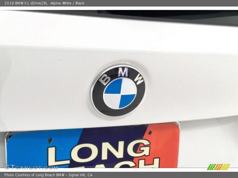 Alpine White / Black 2019 BMW X1 sDrive28i