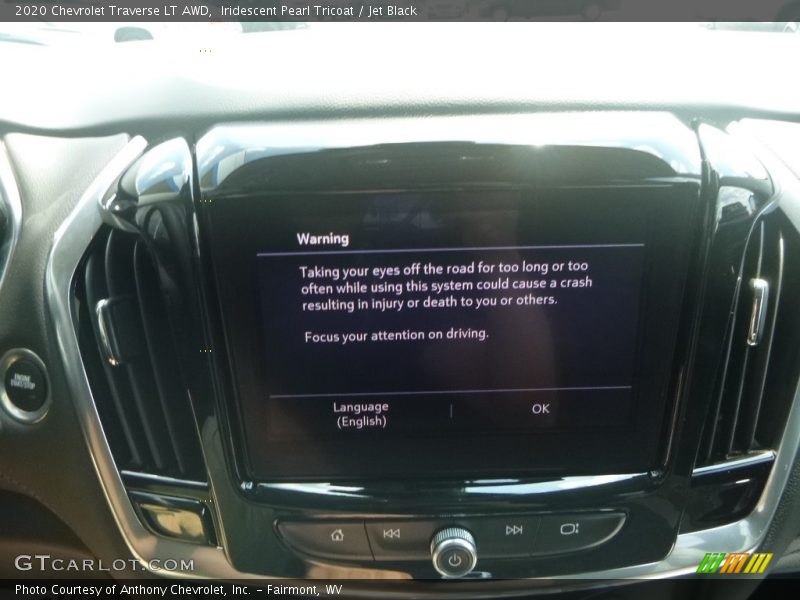 Iridescent Pearl Tricoat / Jet Black 2020 Chevrolet Traverse LT AWD