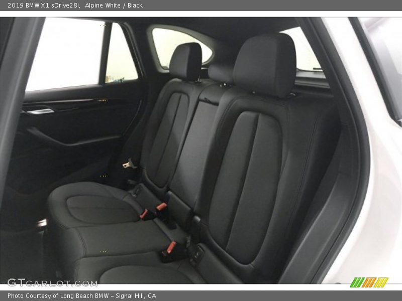 Alpine White / Black 2019 BMW X1 sDrive28i