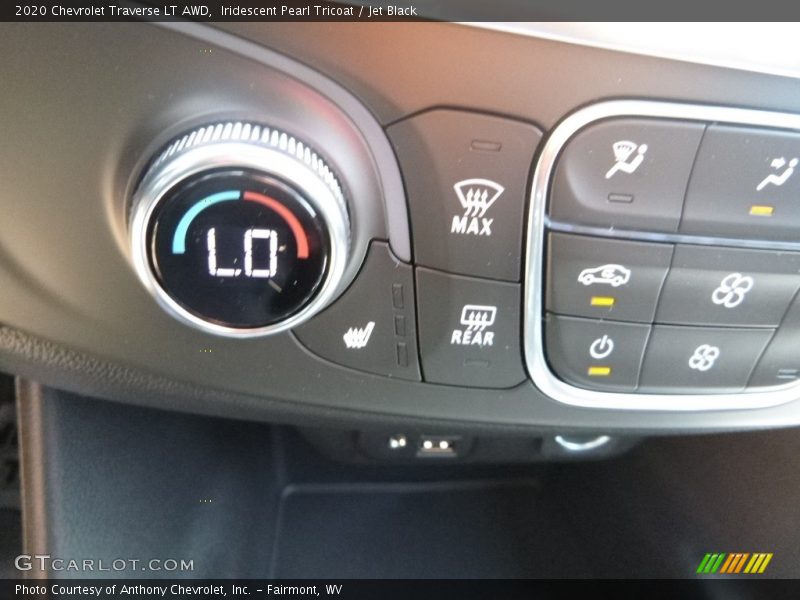Iridescent Pearl Tricoat / Jet Black 2020 Chevrolet Traverse LT AWD
