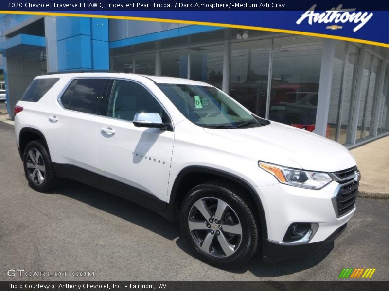 Iridescent Pearl Tricoat / Dark Atmosphere/­Medium Ash Gray 2020 Chevrolet Traverse LT AWD