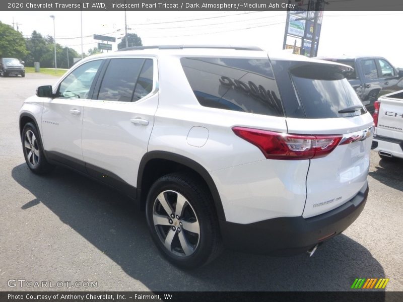 Iridescent Pearl Tricoat / Dark Atmosphere/­Medium Ash Gray 2020 Chevrolet Traverse LT AWD