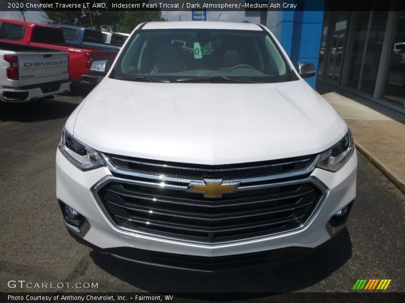 Iridescent Pearl Tricoat / Dark Atmosphere/­Medium Ash Gray 2020 Chevrolet Traverse LT AWD