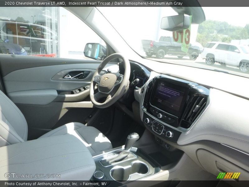 Iridescent Pearl Tricoat / Dark Atmosphere/­Medium Ash Gray 2020 Chevrolet Traverse LT AWD