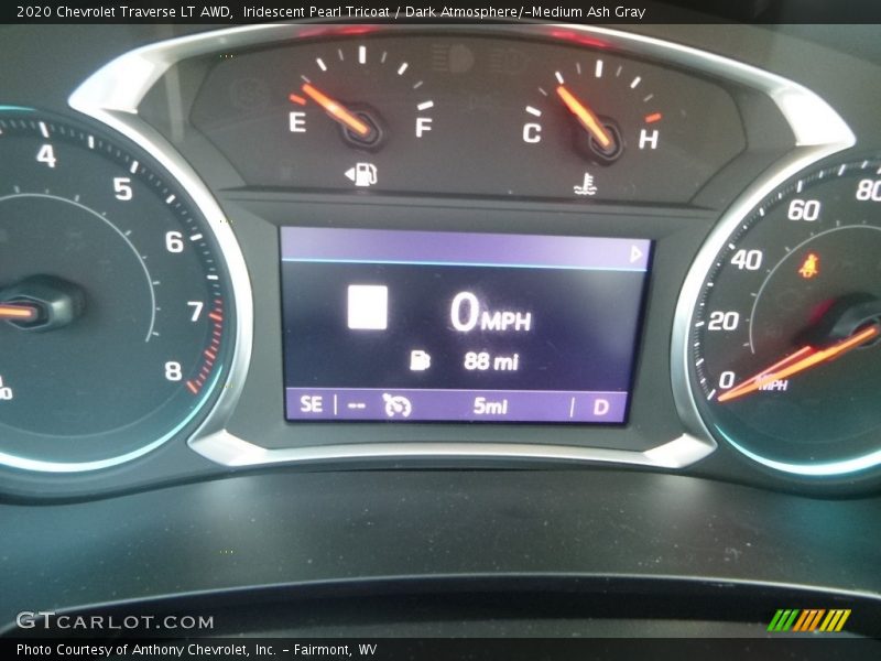 Iridescent Pearl Tricoat / Dark Atmosphere/­Medium Ash Gray 2020 Chevrolet Traverse LT AWD