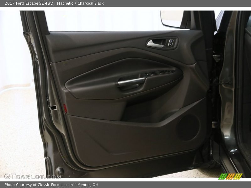 Magnetic / Charcoal Black 2017 Ford Escape SE 4WD