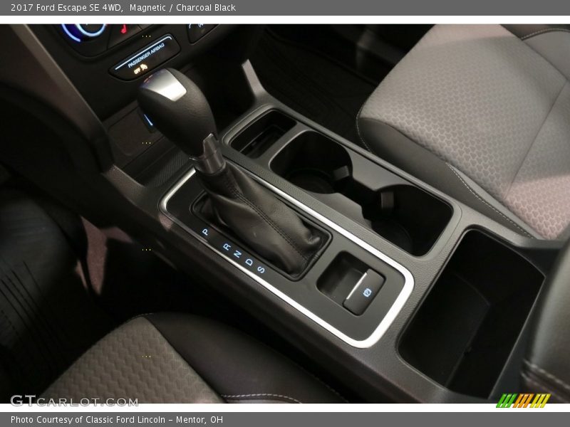 Magnetic / Charcoal Black 2017 Ford Escape SE 4WD