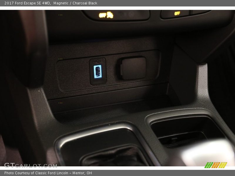 Magnetic / Charcoal Black 2017 Ford Escape SE 4WD
