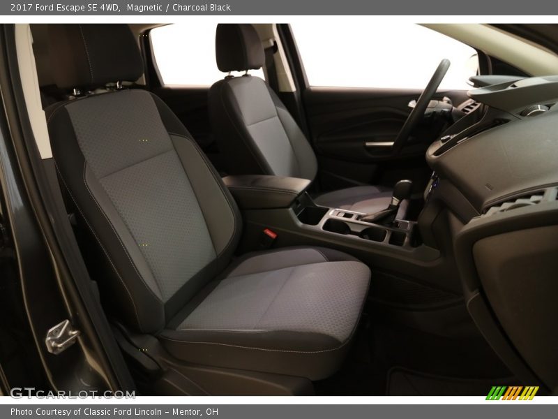Magnetic / Charcoal Black 2017 Ford Escape SE 4WD