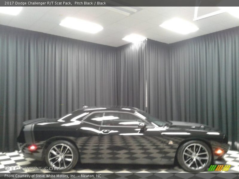 Pitch Black / Black 2017 Dodge Challenger R/T Scat Pack