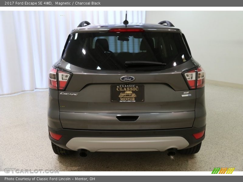 Magnetic / Charcoal Black 2017 Ford Escape SE 4WD