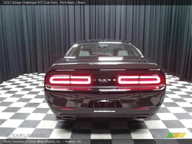 Pitch Black / Black 2017 Dodge Challenger R/T Scat Pack