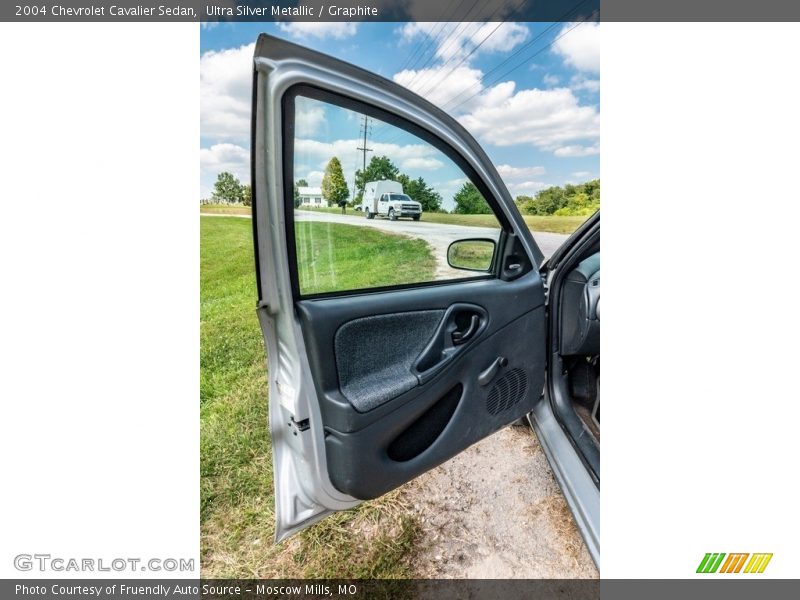Ultra Silver Metallic / Graphite 2004 Chevrolet Cavalier Sedan