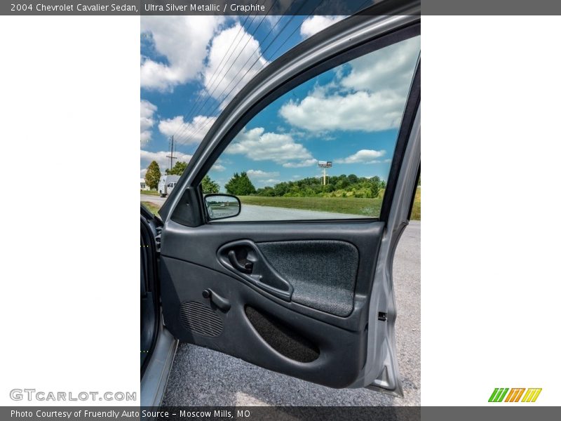 Ultra Silver Metallic / Graphite 2004 Chevrolet Cavalier Sedan