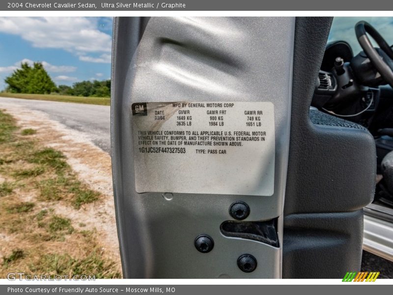 Ultra Silver Metallic / Graphite 2004 Chevrolet Cavalier Sedan