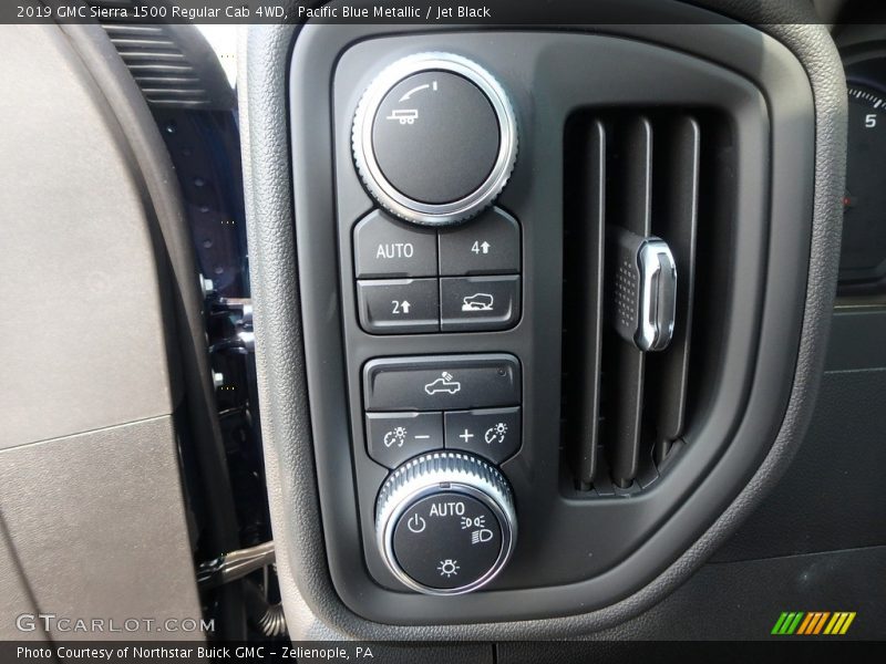 Controls of 2019 Sierra 1500 Regular Cab 4WD
