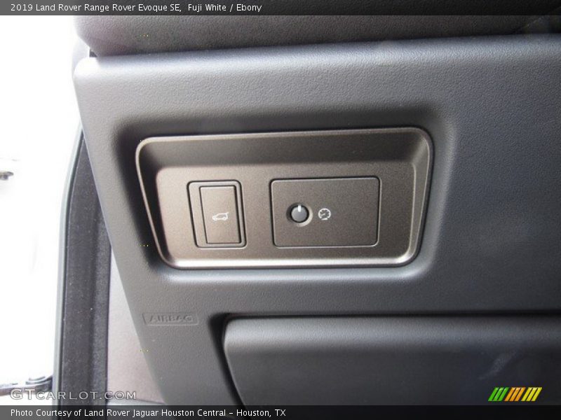 Fuji White / Ebony 2019 Land Rover Range Rover Evoque SE