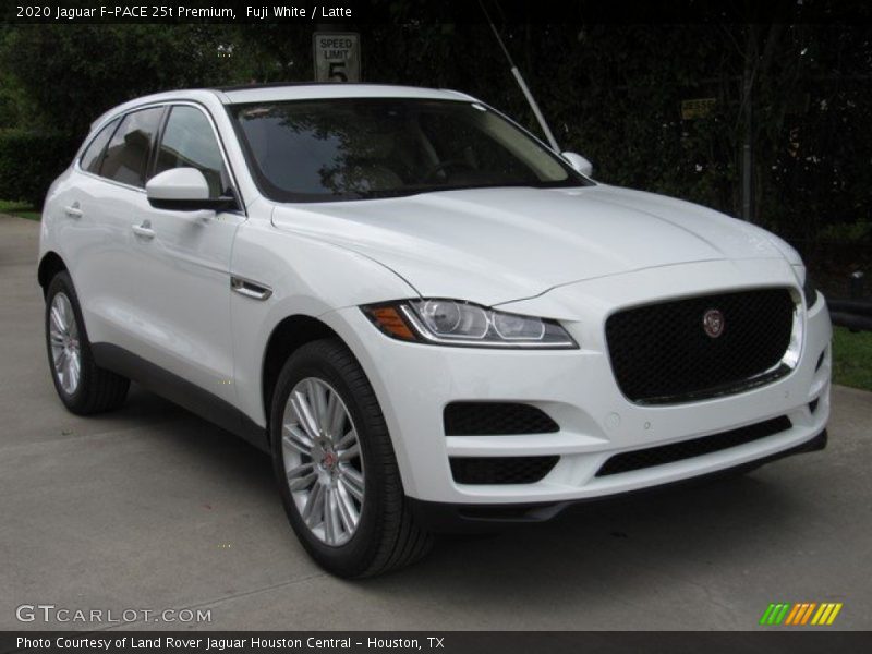 Front 3/4 View of 2020 F-PACE 25t Premium