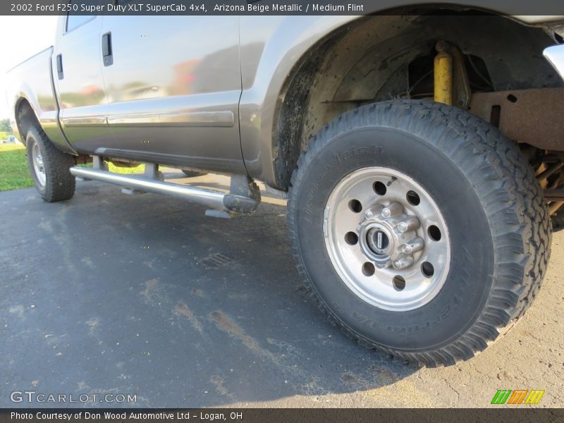 Arizona Beige Metallic / Medium Flint 2002 Ford F250 Super Duty XLT SuperCab 4x4