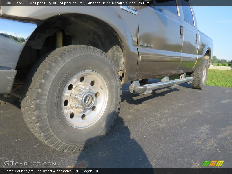 Arizona Beige Metallic / Medium Flint 2002 Ford F250 Super Duty XLT SuperCab 4x4