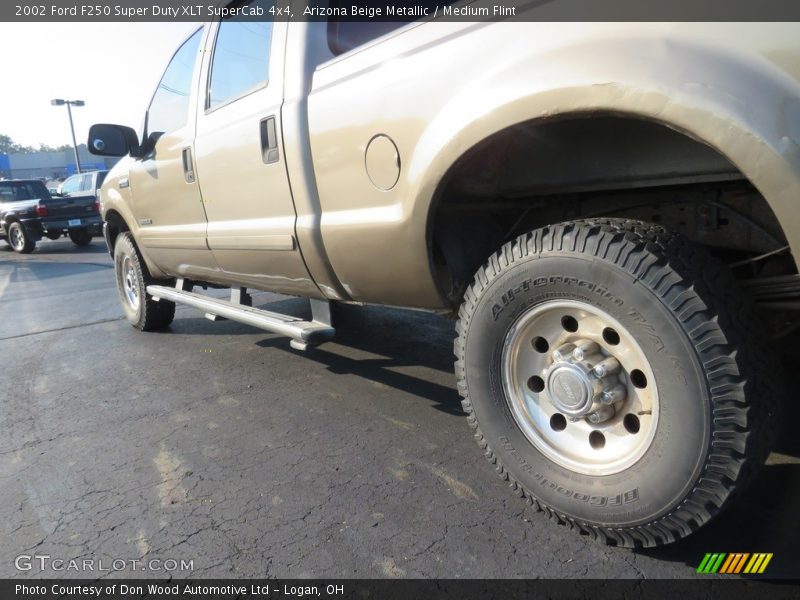 Arizona Beige Metallic / Medium Flint 2002 Ford F250 Super Duty XLT SuperCab 4x4
