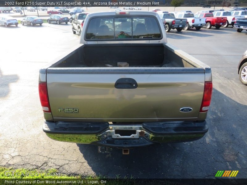 Arizona Beige Metallic / Medium Flint 2002 Ford F250 Super Duty XLT SuperCab 4x4