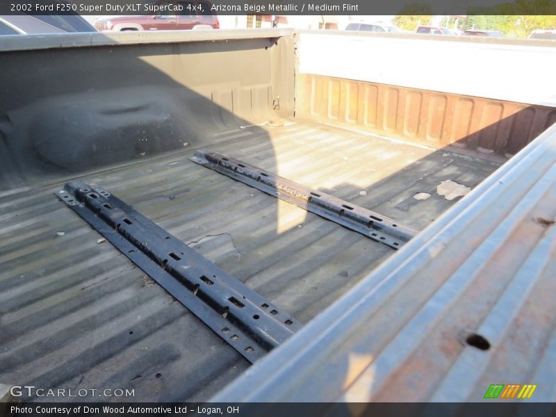 Arizona Beige Metallic / Medium Flint 2002 Ford F250 Super Duty XLT SuperCab 4x4