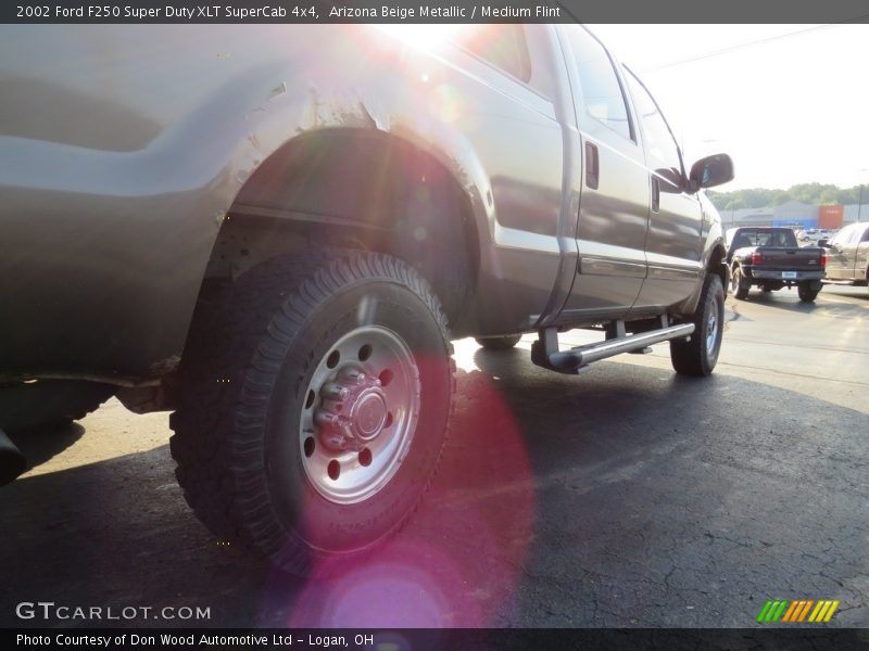 Arizona Beige Metallic / Medium Flint 2002 Ford F250 Super Duty XLT SuperCab 4x4