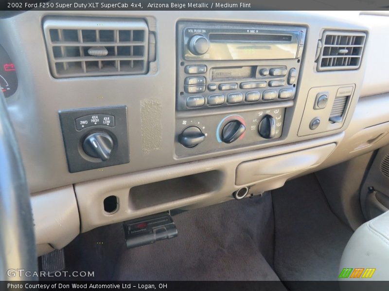 Arizona Beige Metallic / Medium Flint 2002 Ford F250 Super Duty XLT SuperCab 4x4