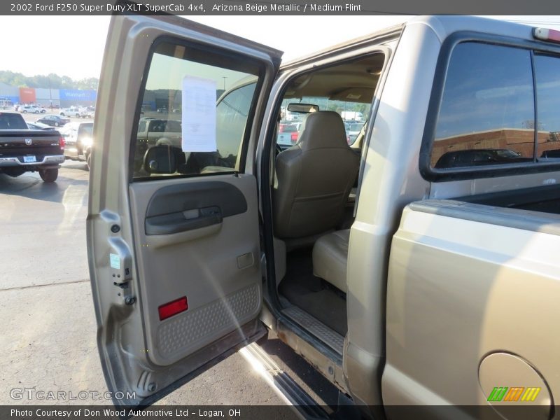 Arizona Beige Metallic / Medium Flint 2002 Ford F250 Super Duty XLT SuperCab 4x4