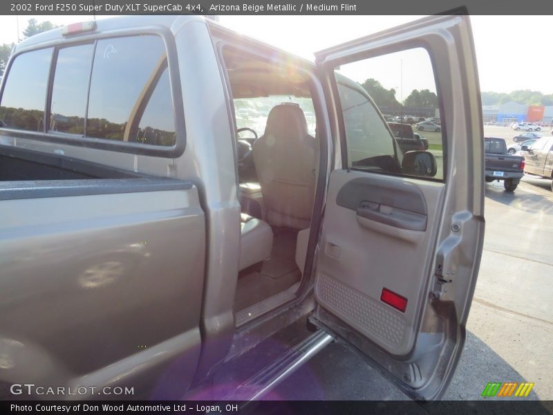 Arizona Beige Metallic / Medium Flint 2002 Ford F250 Super Duty XLT SuperCab 4x4