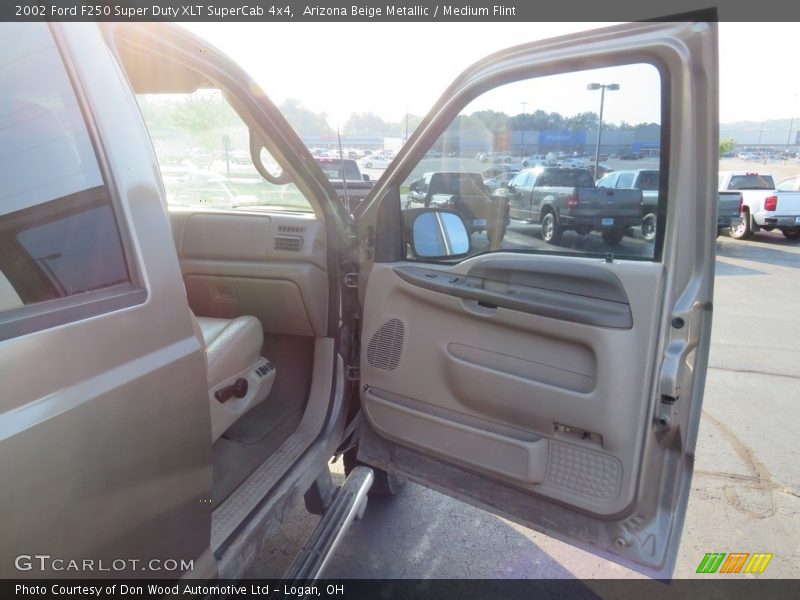Arizona Beige Metallic / Medium Flint 2002 Ford F250 Super Duty XLT SuperCab 4x4