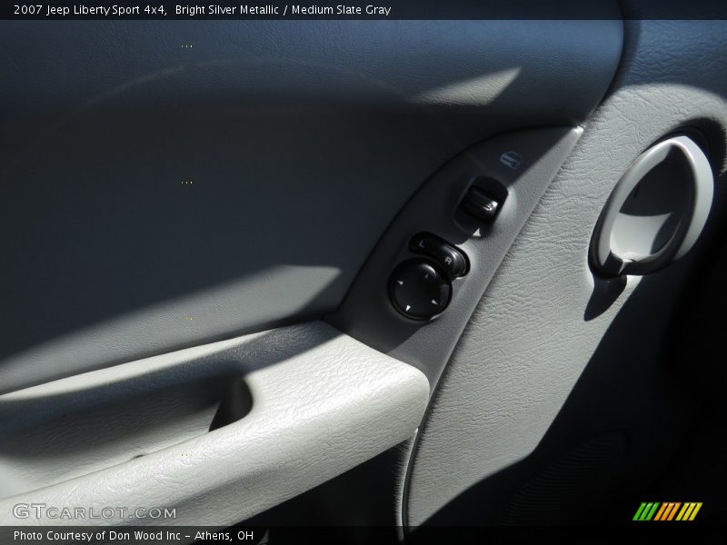 Bright Silver Metallic / Medium Slate Gray 2007 Jeep Liberty Sport 4x4
