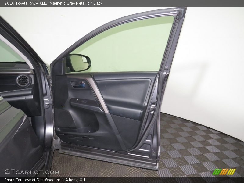 Magnetic Gray Metallic / Black 2016 Toyota RAV4 XLE