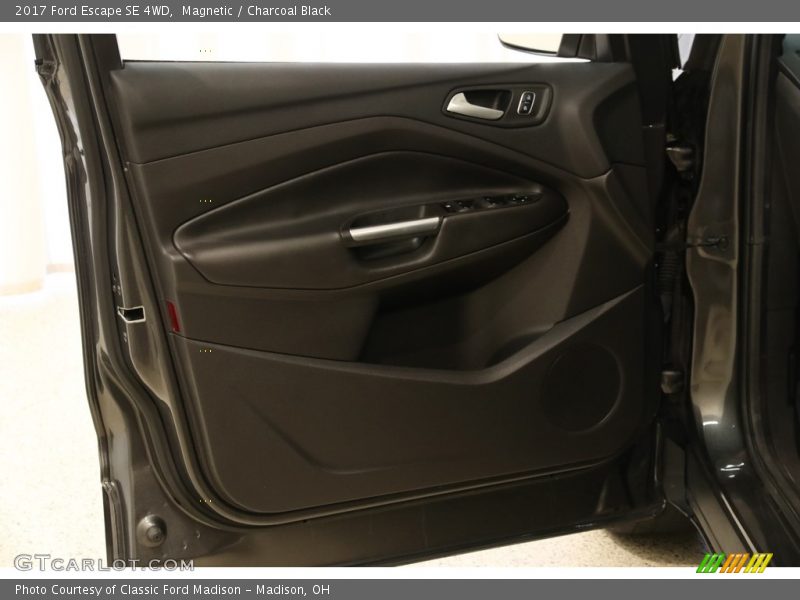Magnetic / Charcoal Black 2017 Ford Escape SE 4WD
