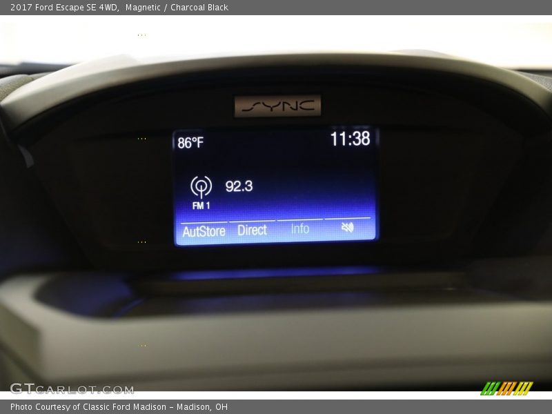 Magnetic / Charcoal Black 2017 Ford Escape SE 4WD