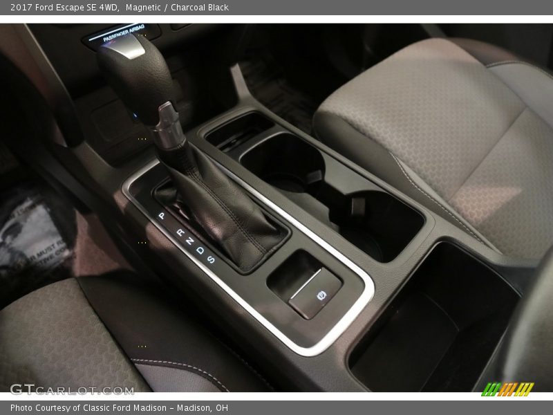 Magnetic / Charcoal Black 2017 Ford Escape SE 4WD