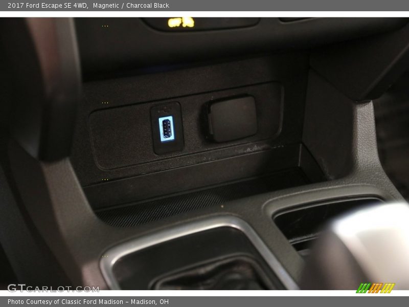 Magnetic / Charcoal Black 2017 Ford Escape SE 4WD
